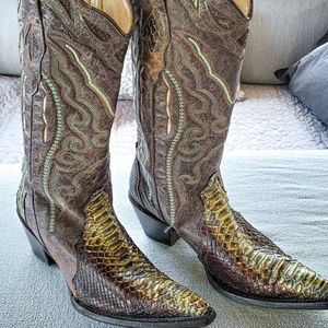 CORRAL BOOTS SIZE 7 w Snakeskin Accents